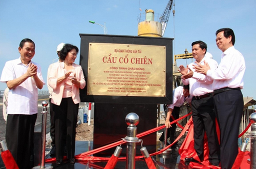 Thủ tướng Nguyễn Tấn Dũng phát lệnh thông xe cầu Cổ Chiên